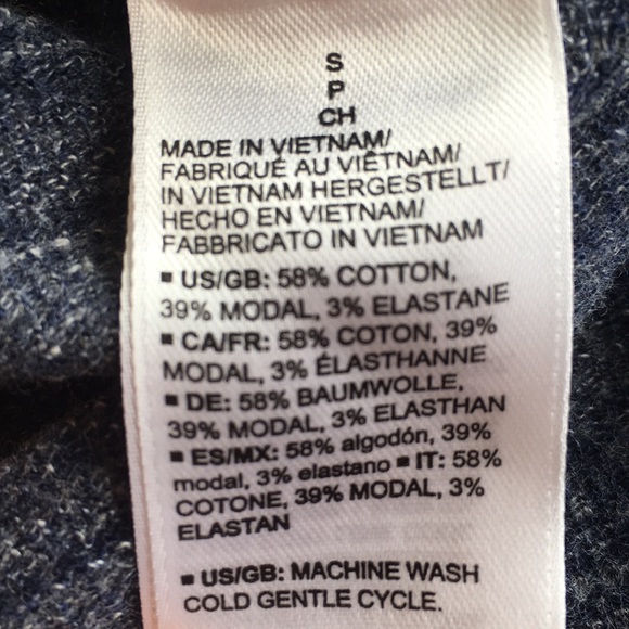 3/$15 Stretchy heavyweight split side top - Picture 3 of 4